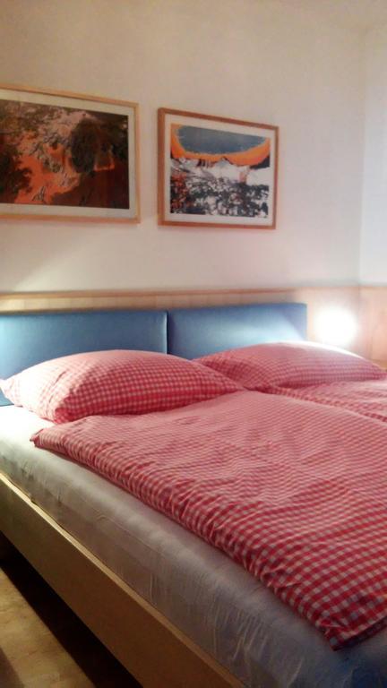 Ferienwohnung Im Haus Edelweiss Treffen Exterior foto